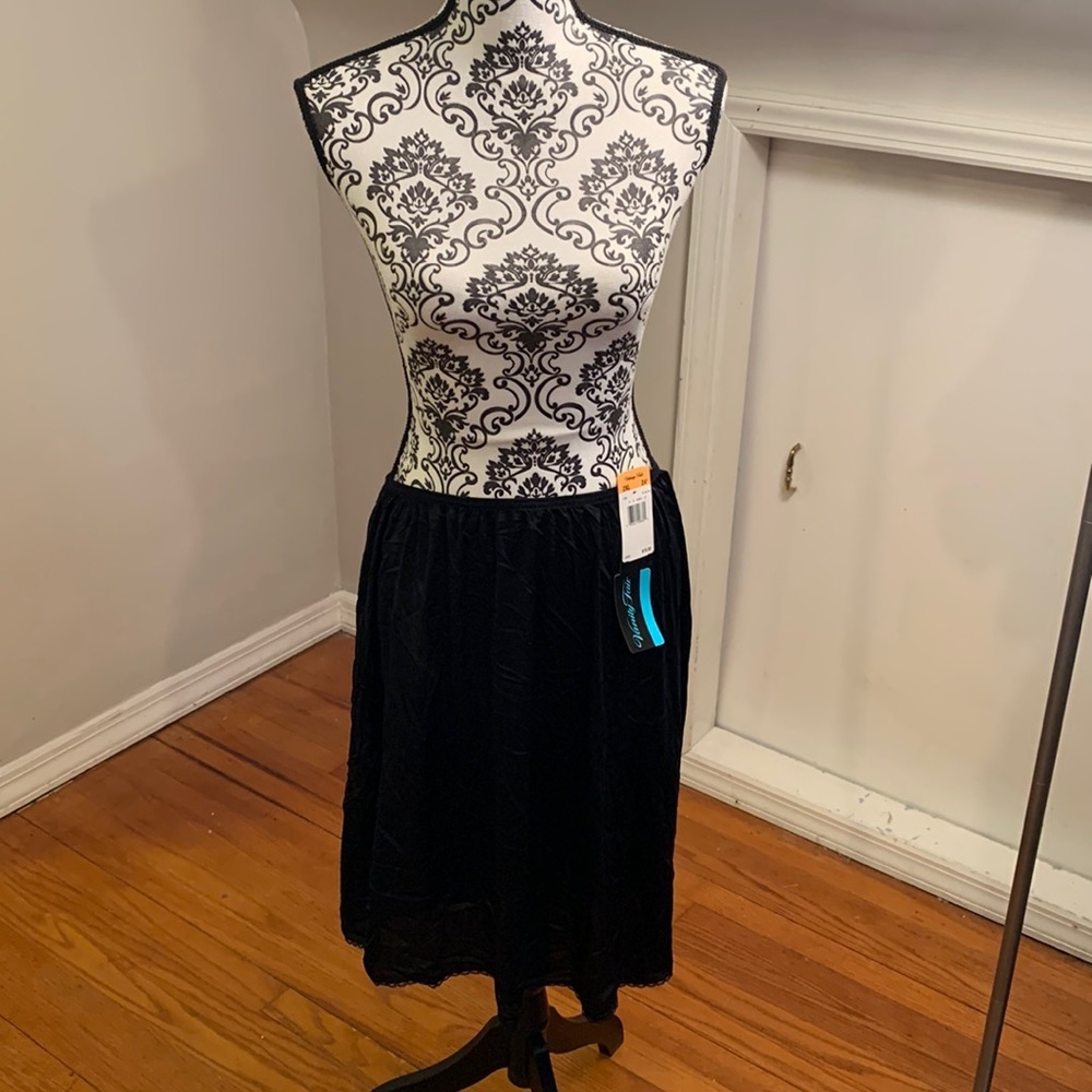 NWT Vanity Fair slip
